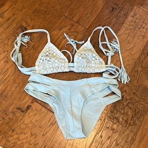 Adorable blue bikini!